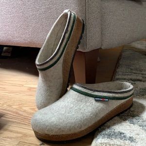 Haflinger size 40 wool clogs